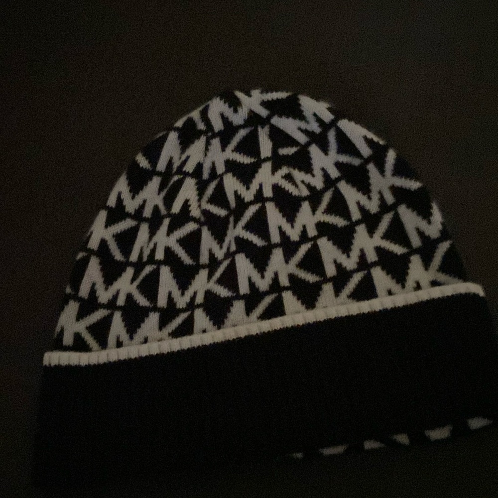 Black and white Michael Kors bean hat